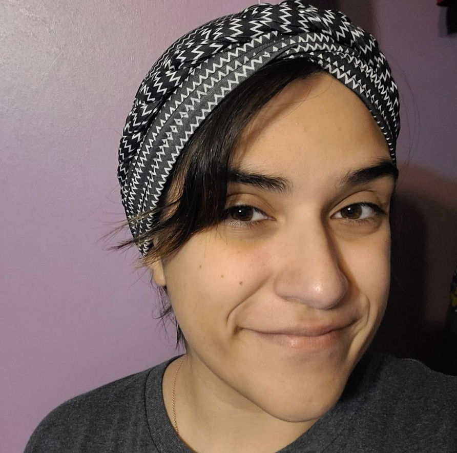 Product review for satin-lined braided turban on a shopping app.